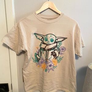 Star Wars - Baby Yoda Grogu Embroidered Beige Graphic Tee - Size S